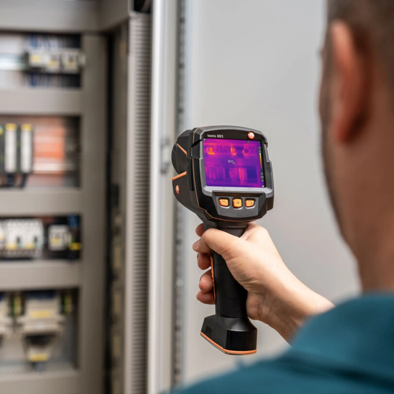 termografica testo 883 lector codigo QR cuadro electrico y edificios gimateg